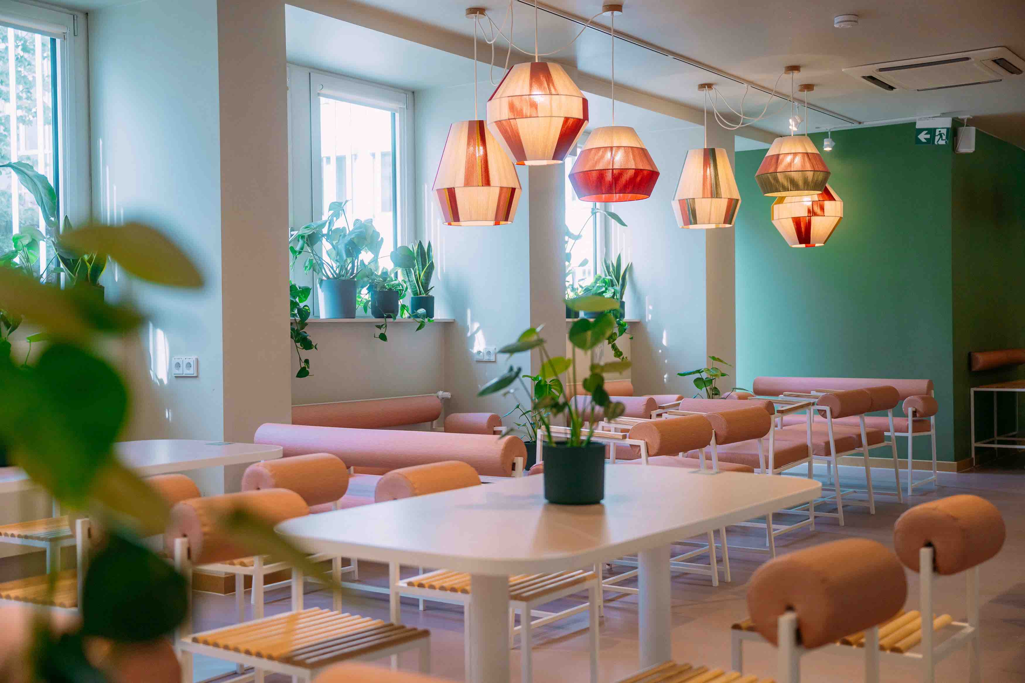 berlin unter den linden brandenburger tor kaspar schmauser gastraum innenraum interieur dekoration gemütlich sitzen 2