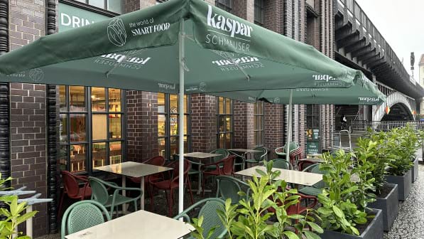 komprimiert kaspar schmauser berlin aussenbereich restaurant FitMaxWzkzMCwzMzZd
